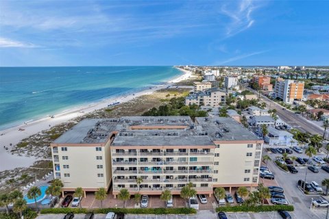 Condo in Madeira Beach, Florida, 2 bedrooms  № 1344198 - photo 3