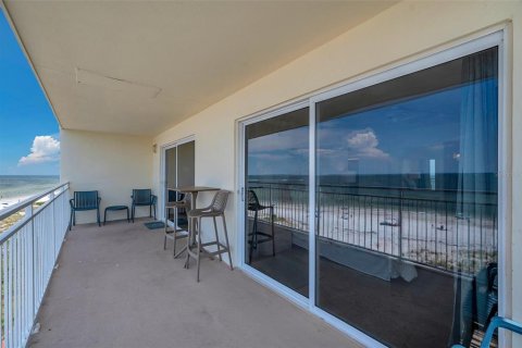 Condo in Madeira Beach, Florida, 2 bedrooms  № 1344198 - photo 11