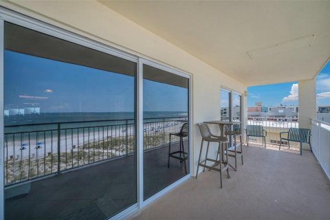 Condo in Madeira Beach, Florida, 2 bedrooms  № 1344198 - photo 10