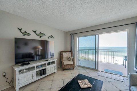 Condo in Madeira Beach, Florida, 2 bedrooms  № 1344198 - photo 23