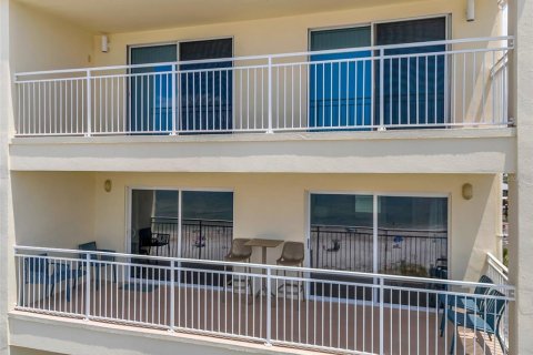 Copropriété à vendre à Madeira Beach, Floride: 2 chambres, 103.12 m2 № 1344198 - photo 12