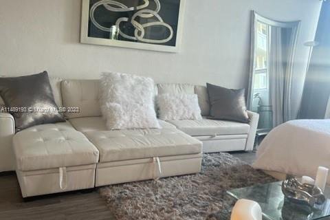 Condo in Miami Beach, Florida, 1 bedroom  № 850941 - photo 4