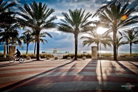 Condo in Miami Beach, Florida, 1 bedroom  № 850941 - photo 8