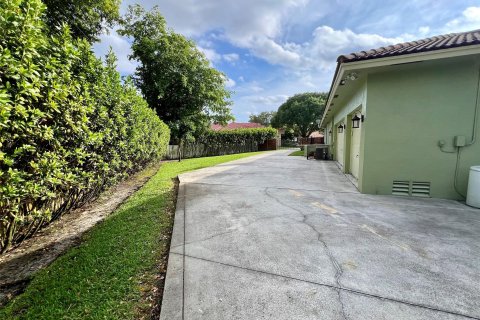 Villa ou maison à vendre à Davie, Floride: 4 chambres, 286.42 m2 № 1118745 - photo 18