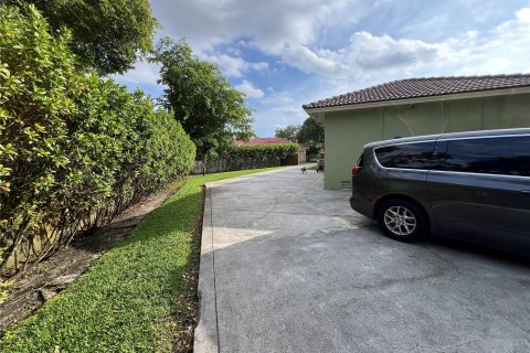 Villa ou maison à vendre à Davie, Floride: 4 chambres, 286.42 m2 № 1118745 - photo 17