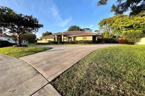 Villa ou maison à vendre à Davie, Floride: 4 chambres, 286.42 m2 № 1118745 - photo 1