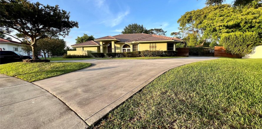 Villa ou maison à Davie, Floride 4 chambres, 286.42 m2 № 1118745