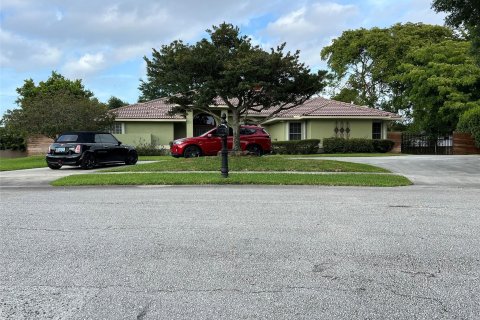 House in Davie, Florida 4 bedrooms, 286.42 sq.m. № 1118745 - photo 2