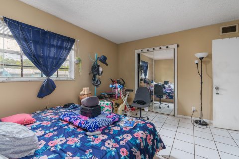 Купить кондоминиум в Уилтон-Мэнорс, Флорида 2 спальни, 67.63м2, № 1118744 - фото 7