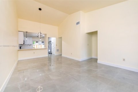 Townhouse in Miami, Florida 2 bedrooms, 103.59 sq.m. № 1387897 - photo 6