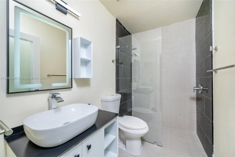 Townhouse in Miami, Florida 2 bedrooms, 103.59 sq.m. № 1387897 - photo 16