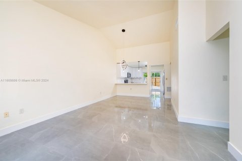 Townhouse in Miami, Florida 2 bedrooms, 103.59 sq.m. № 1387897 - photo 3