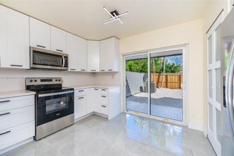 Adosado en venta en Miami, Florida, 2 dormitorios, 103.59 m2 № 1387897 - foto 7