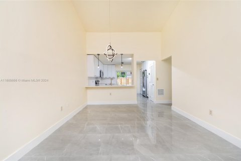 Adosado en venta en Miami, Florida, 2 dormitorios, 103.59 m2 № 1387897 - foto 4