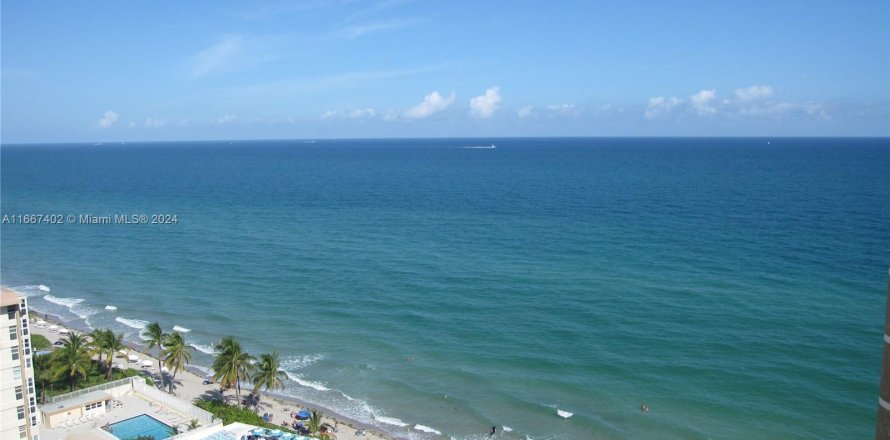 Condo in Hallandale Beach, Florida, 2 bedrooms  № 1387854