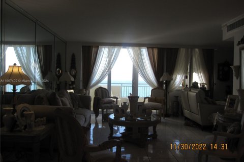 Copropriété à vendre à Hallandale Beach, Floride: 2 chambres, 101.64 m2 № 1387854 - photo 8