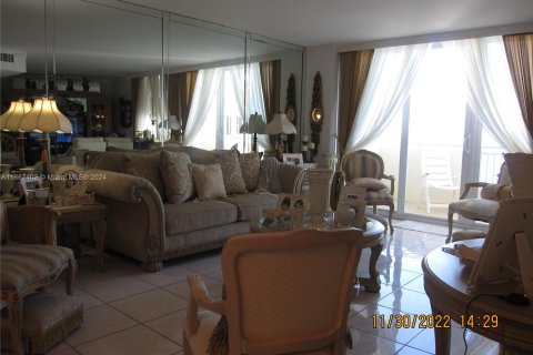 Copropriété à vendre à Hallandale Beach, Floride: 2 chambres, 101.64 m2 № 1387854 - photo 10