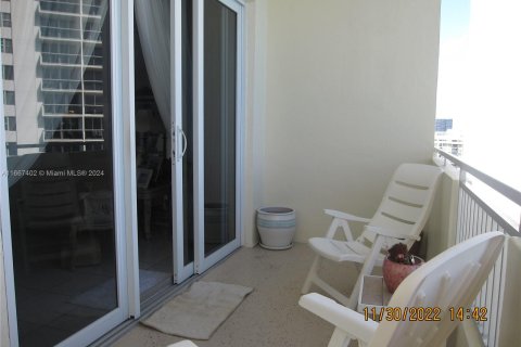 Condo in Hallandale Beach, Florida, 2 bedrooms  № 1387854 - photo 7