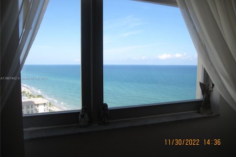 Condo in Hallandale Beach, Florida, 2 bedrooms  № 1387854 - photo 22