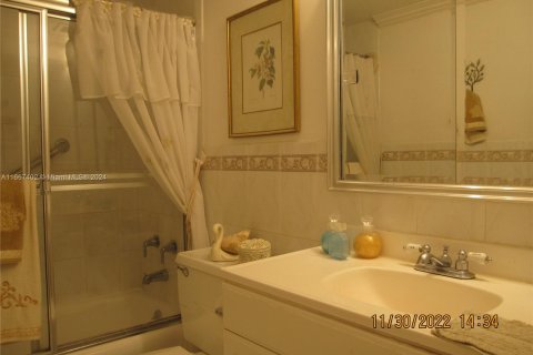 Condo in Hallandale Beach, Florida, 2 bedrooms  № 1387854 - photo 27