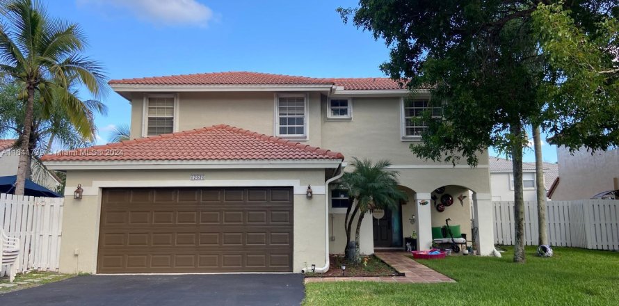 House in Sunrise, Florida 4 bedrooms, 171.59 sq.m. № 1325431