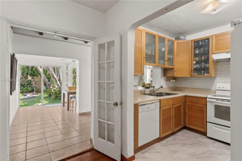 House in Miami Beach, Florida 2 bedrooms, 105.35 sq.m. № 1181646 - photo 7