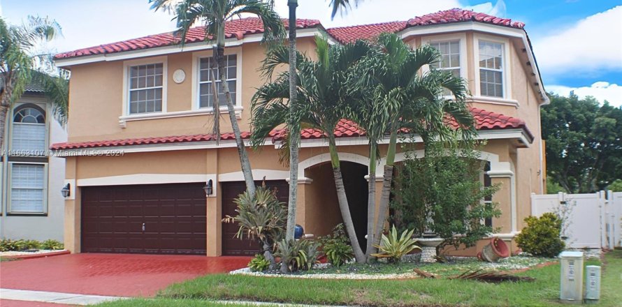 Villa ou maison à Pembroke Pines, Floride 6 chambres, 336.49 m2 № 1372643