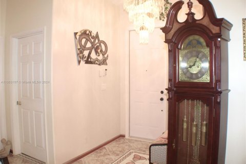 Villa ou maison à vendre à Pembroke Pines, Floride: 6 chambres, 336.49 m2 № 1372643 - photo 5