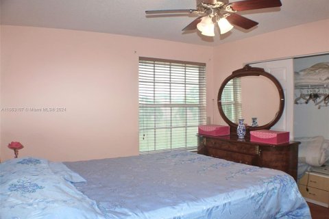 Villa ou maison à vendre à Pembroke Pines, Floride: 6 chambres, 336.49 m2 № 1372643 - photo 16