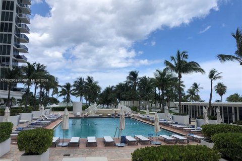 Condominio en venta en Bal Harbour, Florida, 1 dormitorio, 83.24 m2 № 1372357 - foto 4