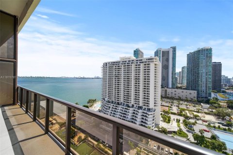 Condo in Miami, Florida, 2 bedrooms  № 1389960 - photo 4