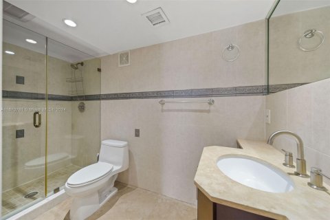 Condo in Miami, Florida, 2 bedrooms  № 1389960 - photo 14