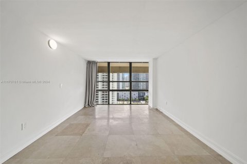 Condo in Miami, Florida, 2 bedrooms  № 1389960 - photo 12