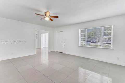 House in Fort Lauderdale, Florida 3 bedrooms, 125.42 sq.m. № 1390009 - photo 6