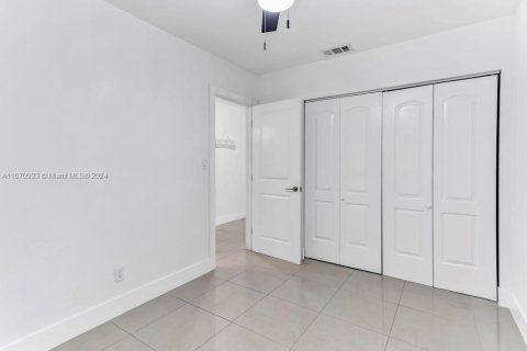 House in Fort Lauderdale, Florida 3 bedrooms, 125.42 sq.m. № 1390009 - photo 13