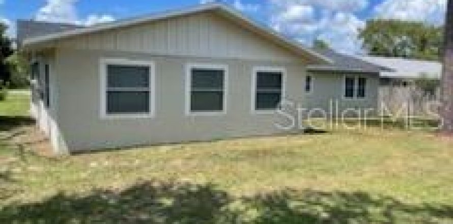 House in Ocala, Florida 3 bedrooms, 164.16 sq.m. № 1341103