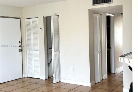 Купить кондоминиум в Норт-Майами-Бич, Флорида 2 спальни, 110.55м2, № 953867 - фото 15