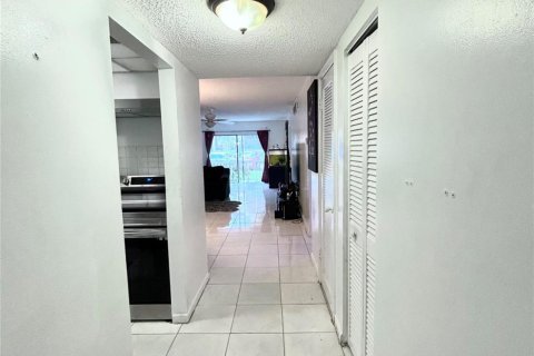 Condominio en venta en Lauderhill, Florida, 2 dormitorios, 111.48 m2 № 655831 - foto 8
