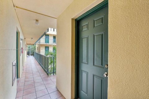 Condominio en venta en Coral Gables, Florida, 2 dormitorios, 87.7 m2 № 1428512 - foto 18