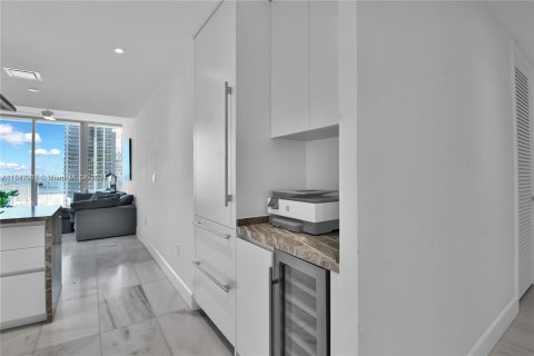 Condo in Miami, Florida, 1 bedroom  № 1332203 - photo 4