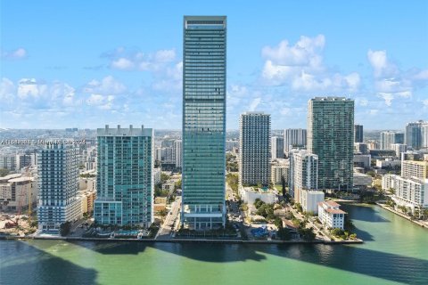 Condominio en alquiler en Miami, Florida, 1 dormitorio, 63.17 m2 № 1332203 - foto 1