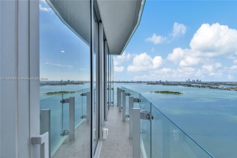 Condo in Miami, Florida, 1 bedroom  № 1332203 - photo 15