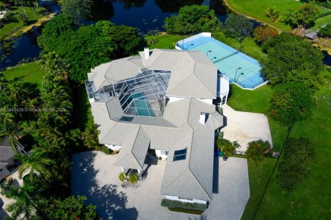 Villa ou maison à vendre à Coral Springs, Floride: 9 chambres, 758.73 m2 № 1332177 - photo 2