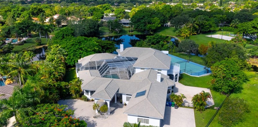 Villa ou maison à Coral Springs, Floride 9 chambres, 758.73 m2 № 1332177