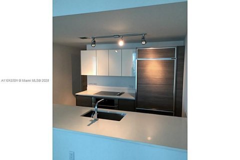 Condominio en alquiler en Miami, Florida, 2 dormitorios, 111.02 m2 № 1332204 - foto 4