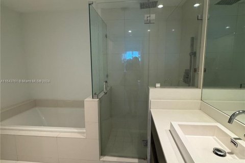 Condominio en alquiler en Miami, Florida, 2 dormitorios, 111.02 m2 № 1332204 - foto 9