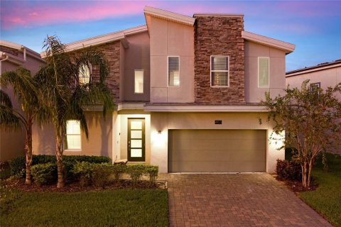 House in Davenport, Florida 8 bedrooms, 363.81 sq.m. № 1383984 - photo 1