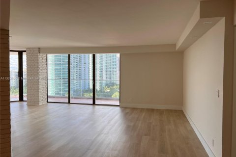 Condominio en venta en Aventura, Florida, 2 dormitorios, 141.4 m2 № 203380 - foto 2