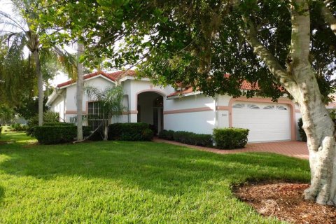 Villa ou maison à louer à Sarasota, Floride: 3 chambres, 162.3 m2 № 709041 - photo 1