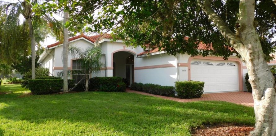 House in Sarasota, Florida 3 bedrooms, 162.3 sq.m. № 709041